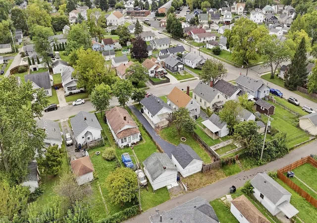 Photo 4 of Single family home for sale at 1017 Weng Ave, Dayton, OH 45420 | MLS# 226036052 | Listing updated on 2026-09-21