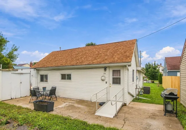 Photo 3 of Single family home for sale at 218 Merchant Ave, Marion, OH 43302 | MLS# 226036090 | Listing updated on 2026-09-23