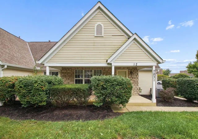 Listing Photo 2 - Condo for sale in building located at 7831 Farmsbury Dr, Reynoldsburg, OH 43068