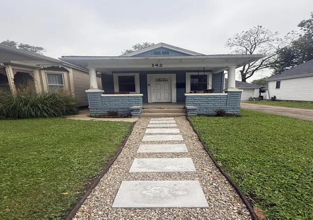 Photo 1 of Single family home for sale at 142 N High St, Chillicothe, OH 45601 | MLS# 226036071 | Listing updated on 2026-09-22