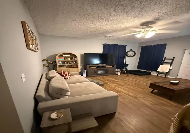 Photo 2 of Single family home for sale at 142 N High St, Chillicothe, OH 45601 | MLS# 226036071 | Listing updated on 2026-09-22