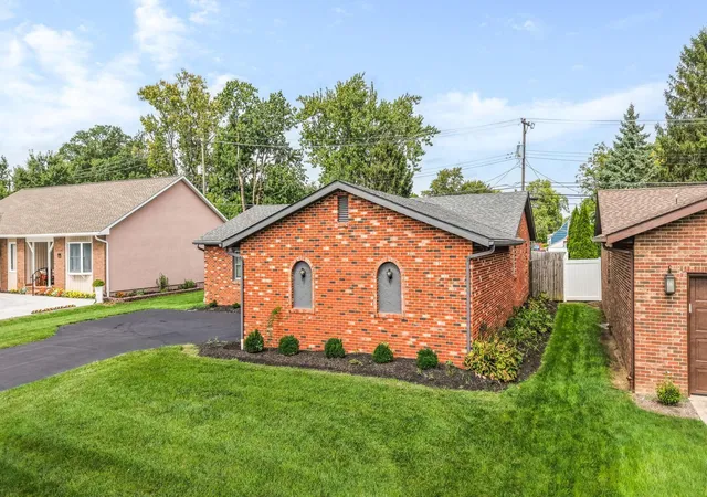 Photo 2 of Single family home for sale at 2866 Buxton Ln, Grove City, OH 43123 | MLS# 226036131 | Listing updated on 2026-09-26