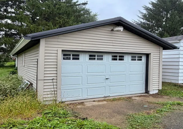 Photo 3 of Single family home for sale at 915 Talley Ave, Zanesville, OH 43701 | MLS# 226036133 | Listing updated on 2026-09-22