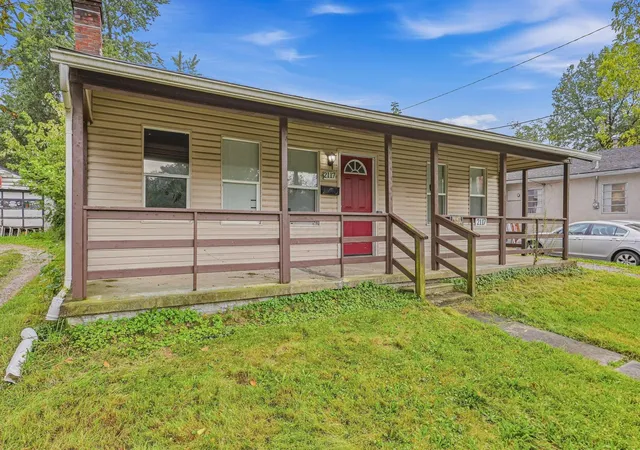 Photo 3 of Sale Pending at 2117 Denune Ave, Columbus, OH 43211 | MLS# 226036182 | Listing updated on 2026-09-30