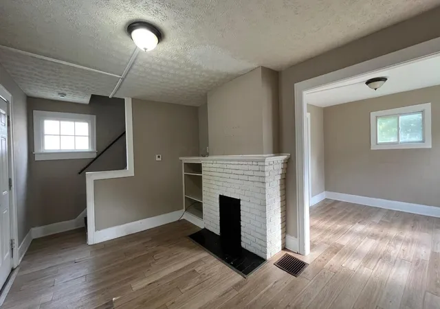 Photo 2 of Single family home for sale at 1529 Arlington Ave, Columbus, OH 43211 | MLS# 226036176 | Listing updated on 2026-09-23