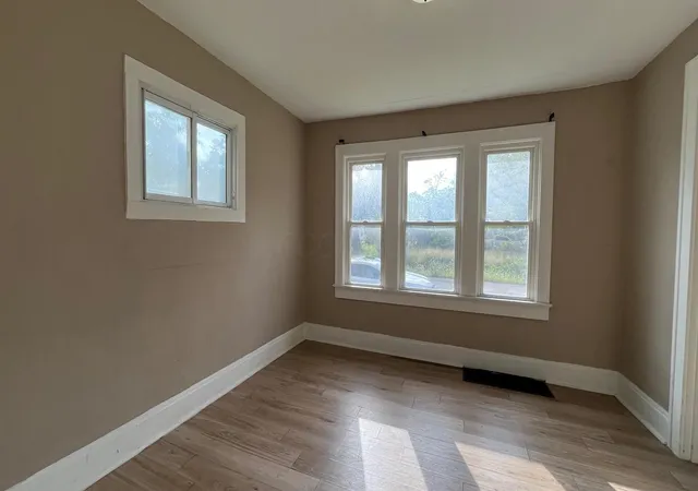 Photo 3 of Single family home for sale at 1529 Arlington Ave, Columbus, OH 43211 | MLS# 226036176 | Listing updated on 2026-09-23
