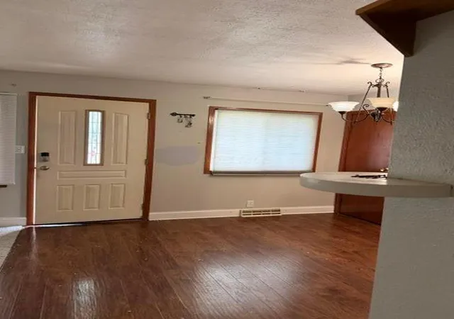 Photo 3 of Single family home for sale at 1276 Minnesota Ave, Columbus, OH 43211 | MLS# 226036117 | Listing updated on 2026-09-28