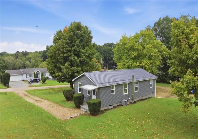 Photo 3 of Single family home for sale at 15886 Pleasant View Dr, Mount Vernon, OH 43050 | MLS# 226036124 | Listing updated on 2026-09-27