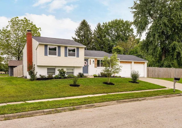 Photo 2 of Single family home for sale at 1084 Fletcher Dr, Reynoldsburg, OH 43068 | MLS# 226036253 | Listing updated on 2026-09-28