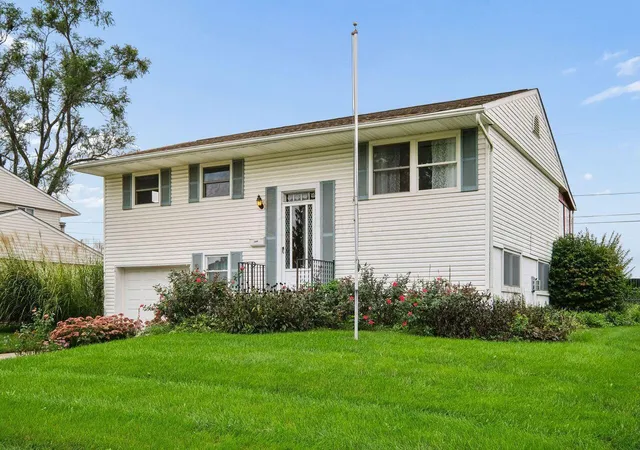 Photo 2 of Single family home for sale at 5235 Rampart Rd, Columbus, OH 43207 | MLS# 226036183 | Listing updated on 2026-09-24