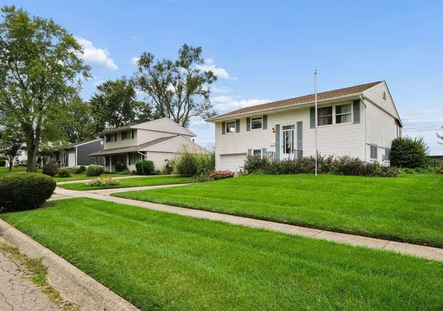 Photo 3 of Single family home for sale at 5235 Rampart Rd, Columbus, OH 43207 | MLS# 226036183 | Listing updated on 2026-09-24