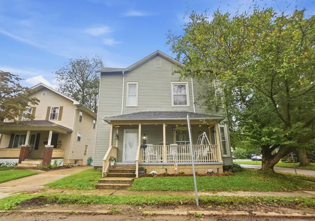 Photo 2 of Single family home for sale at 290 Robbins Dr, Newark, OH 43055 | MLS# 226036218 | Listing updated on 2026-10-01