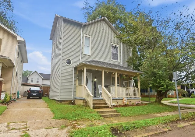 Photo 3 of Single family home for sale at 290 Robbins Dr, Newark, OH 43055 | MLS# 226036218 | Listing updated on 2026-10-01