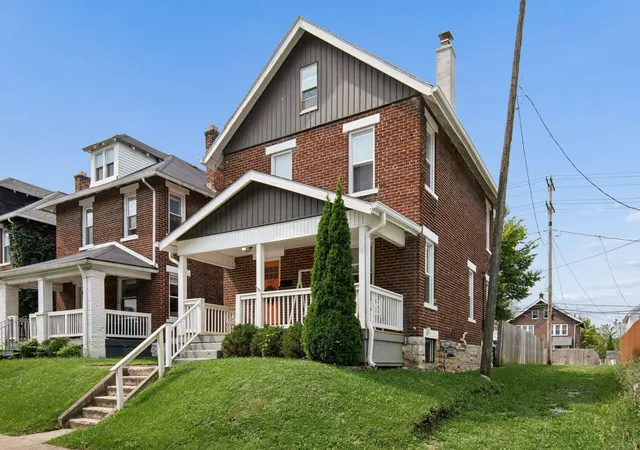 Photo 3 of Single family home for sale at 925 Gilbert St, Columbus, OH 43206 | MLS# 226036207 | Listing updated on 2026-10-05