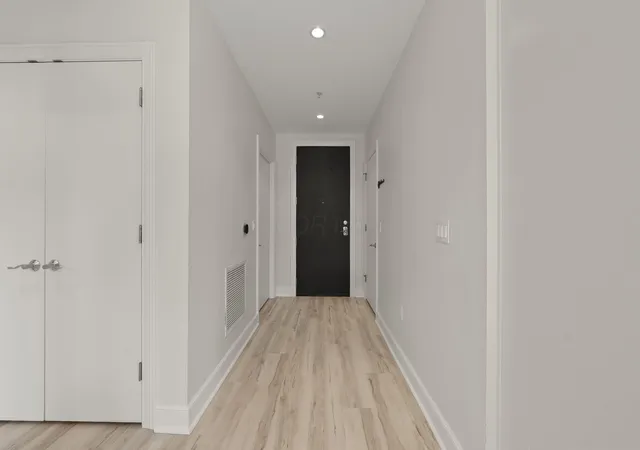 Listing Photo 3 - Condo for sale in building located at 1145 N High St, Columbus, OH 43201 - Unit #206