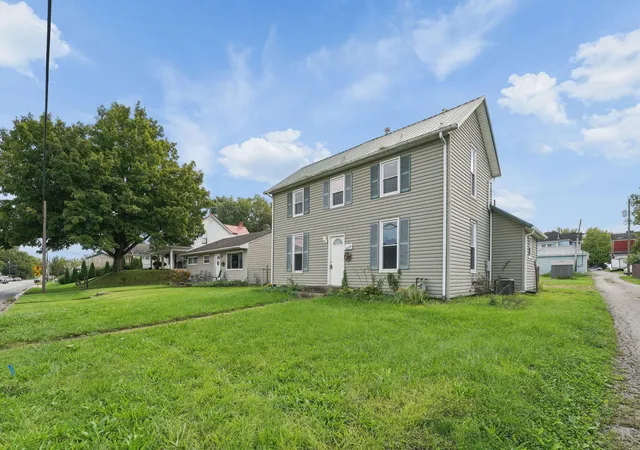 Photo 3 of Single family home for sale at 419 Watt St, Circleville, OH 43113 | MLS# 226036197 | Listing updated on 2026-10-03