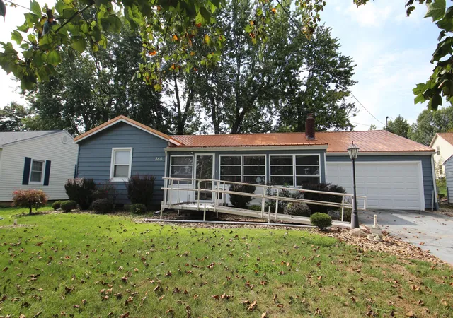Photo 2 of Single family home for sale at 866 Lakeshore Dr W, Hebron, OH 43025 | MLS# 226036206 | Listing updated on 2026-09-27
