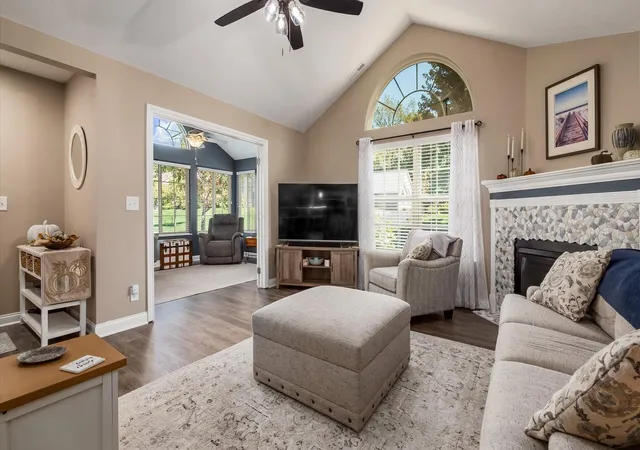 Listing Photo 4 - Condo for sale in building located at 200 Jamie Lynn Cir, Pickerington, OH 43147