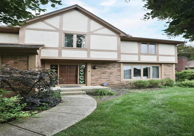 Photo 2 of Single family home for sale at 1079 Putney Dr, Columbus, OH 43085 | MLS# 226036268 | Listing updated on 2026-10-07