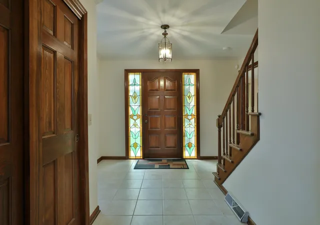 Photo 3 of Single family home for sale at 1079 Putney Dr, Columbus, OH 43085 | MLS# 226036268 | Listing updated on 2026-10-07