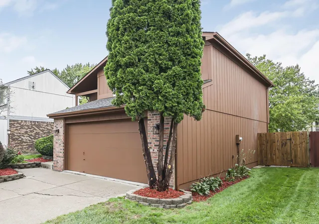 Photo 3 of Single family home for sale at 2473 Sutter Pkwy, Dublin, OH 43016 | MLS# 226036258 | Listing updated on 2026-09-28