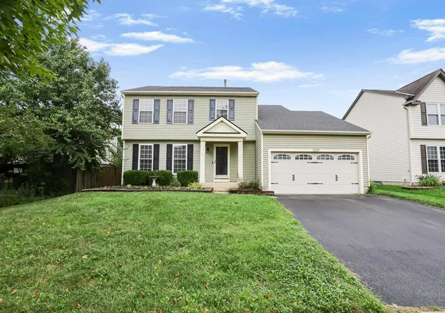 Single family home for sale at 2100 Dunkeld Dr, Grove City, OH 43123 | MLS# 226036379