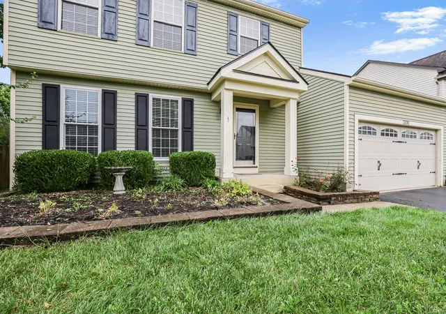 Photo 2 of Single family home for sale at 2100 Dunkeld Dr, Grove City, OH 43123 | MLS# 226036379 | Listing updated on 2026-09-25