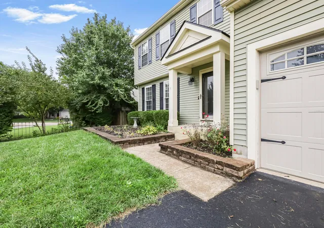 Photo 4 of Single family home for sale at 2100 Dunkeld Dr, Grove City, OH 43123 | MLS# 226036379 | Listing updated on 2026-09-25