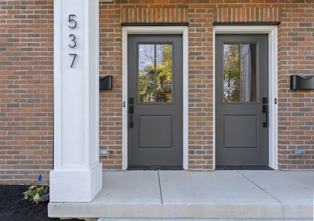 Photo 2 of Condo for sale at 537 W Chapel St, Columbus, OH 43215 | MLS# 226040609 | Listing updated on 2026-10-29