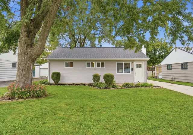 Single family home for sale at 4356 Robin St, Grove City, OH 43123 | MLS# 226036265
