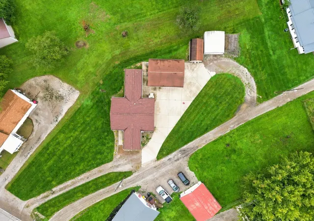 Photo 3 of Single family home for sale at 1820 Adamsville Rd, Zanesville, OH 43701 | MLS# 226036328 | Listing updated on 2026-09-23
