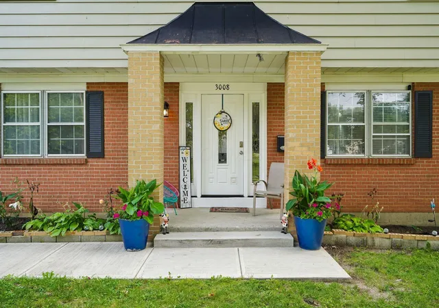 Photo 2 of Single family home for sale at 3008 Upton Rd W, Columbus, OH 43232 | MLS# 226036282 | Listing updated on 2026-09-28