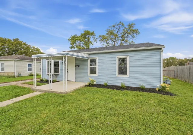 Photo 2 of Single family home for sale at 2676 Shelly Dr, Columbus, OH 43207 | MLS# 226036466 | Listing updated on 2026-10-08