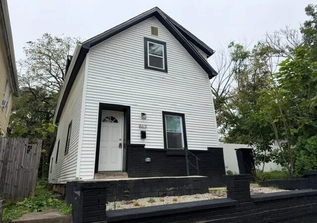 Photo 2 of Single family home for sale at 863 Carpenter St, Columbus, OH 43206 | MLS# 226036581 | Listing updated on 2026-09-25