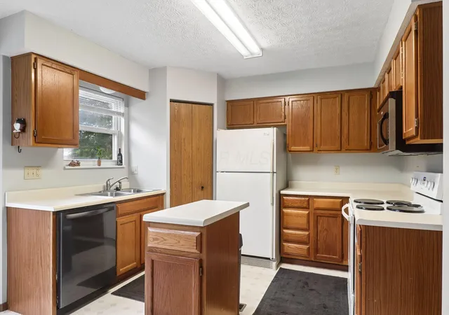 Photo 4 of Single family home for sale at 16 W Fieldstone, Etna, OH 43062 | MLS# 226036463 | Listing updated on 2026-10-06