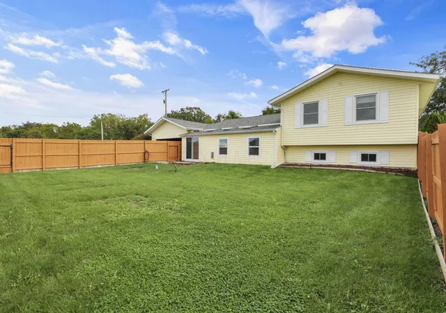 Photo 2 of Single family home for sale at 5000 Lafayette Plain City Rd, London, OH 43140 | MLS# 226036467 | Listing updated on 2026-10-02