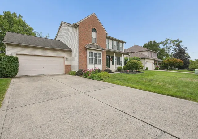 Photo 3 of Single family home for sale at 596 Ridenour Rd, Columbus, OH 43230 | MLS# 226036559 | Listing updated on 2026-09-29