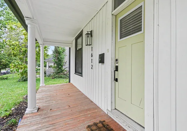Photo 2 of Single family home for sale at 1612 Aberdeen Ave, Columbus, OH 43211 | MLS# 226036353 | Listing updated on 2026-10-01
