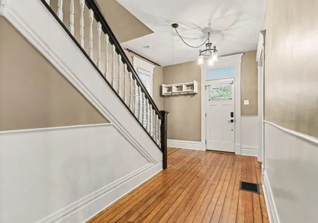 Photo 3 of Single family home for sale at 1612 Aberdeen Ave, Columbus, OH 43211 | MLS# 226036353 | Listing updated on 2026-10-01