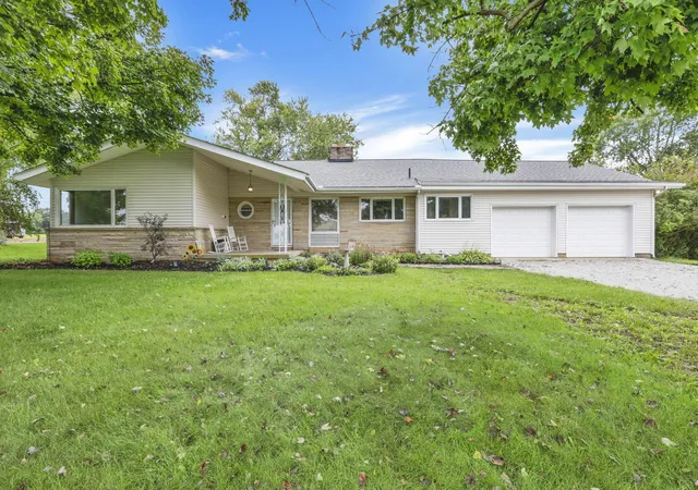 Photo 2 of Single family home for sale at 226 Hansberger Ave, Baltimore, OH 43105 | MLS# 226036522 | Listing updated on 2026-10-03