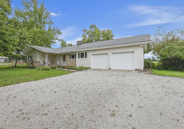Photo 3 of Single family home for sale at 226 Hansberger Ave, Baltimore, OH 43105 | MLS# 226036522 | Listing updated on 2026-10-03