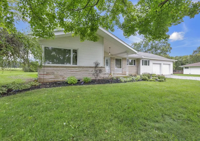 Photo 3 of Single family home for sale at 226 Hansberger Ave, Baltimore, OH 43105 | MLS# 226036522 | Listing updated on 2026-10-03