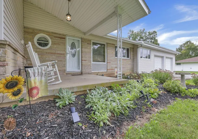 Photo 4 of Single family home for sale at 226 Hansberger Ave, Baltimore, OH 43105 | MLS# 226036522 | Listing updated on 2026-10-03