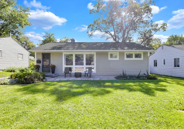 Photo 2 of Single family home for sale at 2669 Nottingham Rd, Columbus, OH 43221 | MLS# 226036659 | Listing updated on 2026-09-30