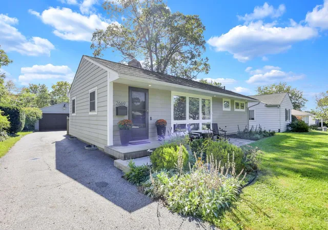 Photo 3 of Single family home for sale at 2669 Nottingham Rd, Columbus, OH 43221 | MLS# 226036659 | Listing updated on 2026-09-30
