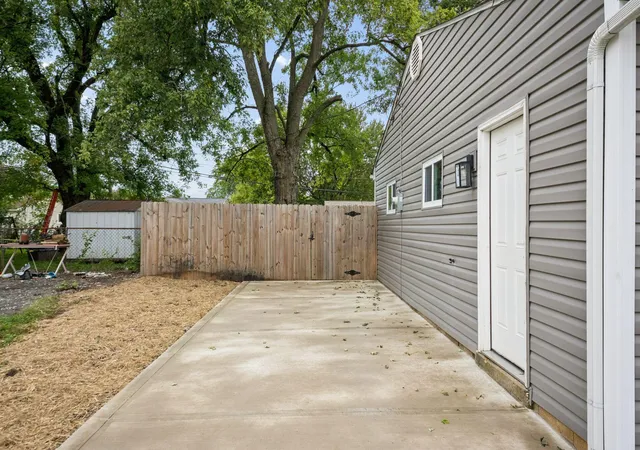 Photo 2 of Single family home for sale at 1382 Grovewood Dr, Columbus, OH 43207 | MLS# 226036387 | Listing updated on 2026-09-29