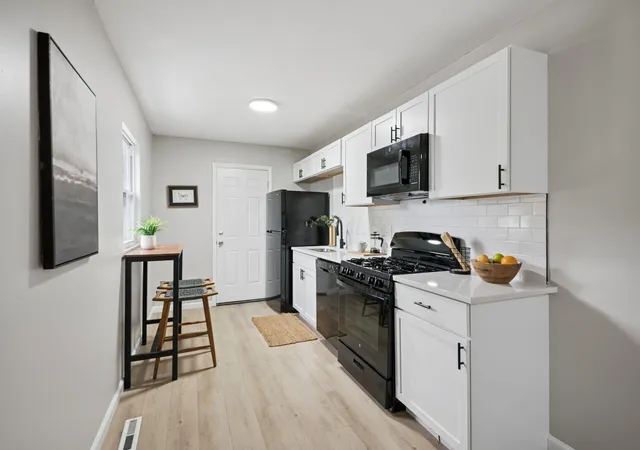 Photo 4 of Single family home for sale at 1382 Grovewood Dr, Columbus, OH 43207 | MLS# 226036387 | Listing updated on 2026-09-29