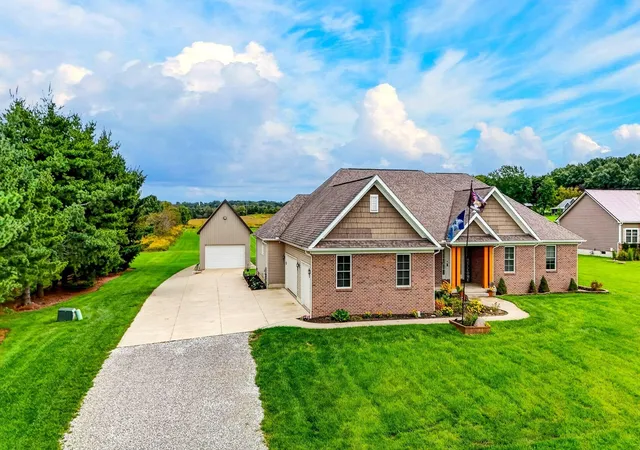 Photo 3 of Single family home for sale at 1628 Pickerington Rd NW, Carroll, OH 43112 | MLS# 226036530 | Listing updated on 2026-10-04