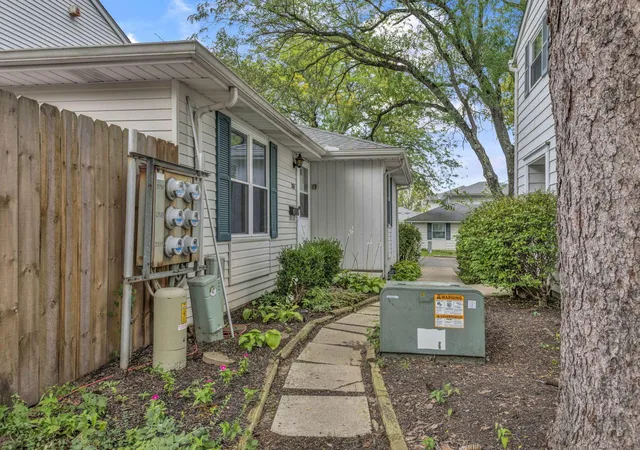 Photo 2 of Condo for sale at 2815 Avati Dr, Columbus, OH 43207 | MLS# 226036376 | Listing updated on 2026-10-04