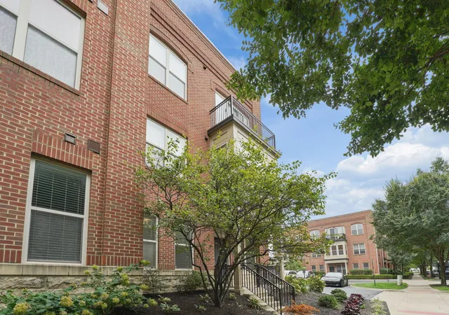 Listing Photo 1 - Condo for sale in building located at 972 Perry St, Columbus, OH 43215 - Unit #101